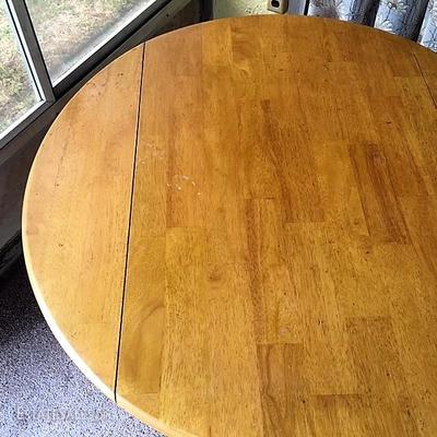 Maple/Butcherblock Pattern Dinette Table With Two Matching Chairs