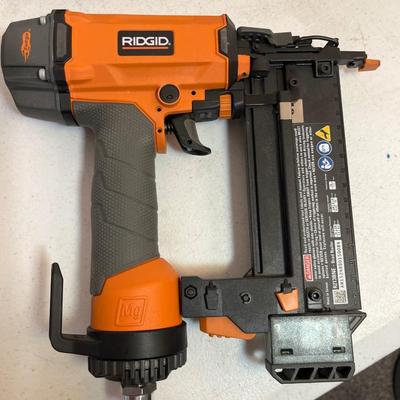 Rigid pneumatic nail gun
