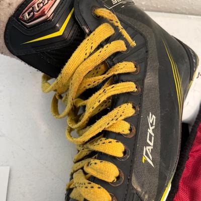Tacks hockey skares