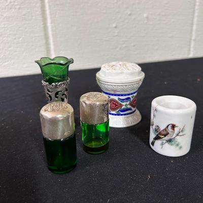 Miscellaneous bedroom items
