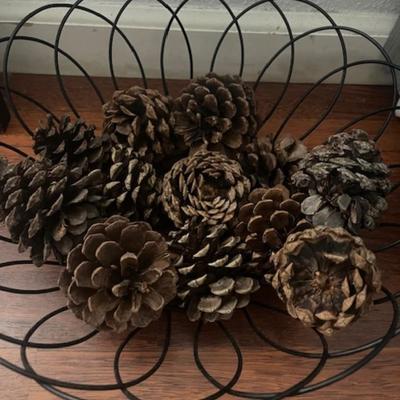 Wire Bowl w Pinecones