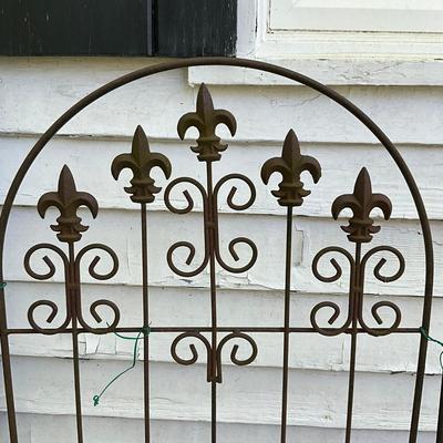 O557 Three Vintage Panel Fluer-di-lis Trellis