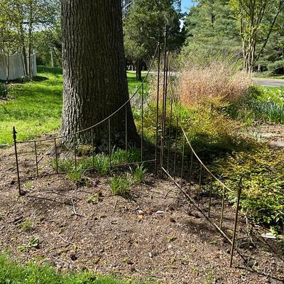 O558 Vintage Two Section Curved Metal Garden Trellis