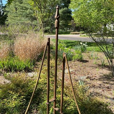 O558 Vintage Two Section Curved Metal Garden Trellis