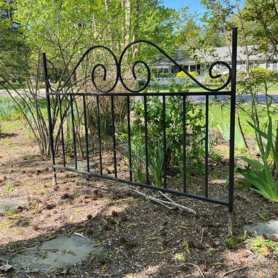 O559 Black Wrought Iron Trellis