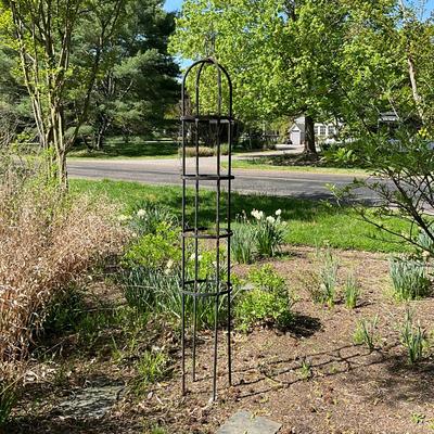 O560 Large Round Trellis