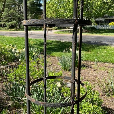 O560 Large Round Trellis