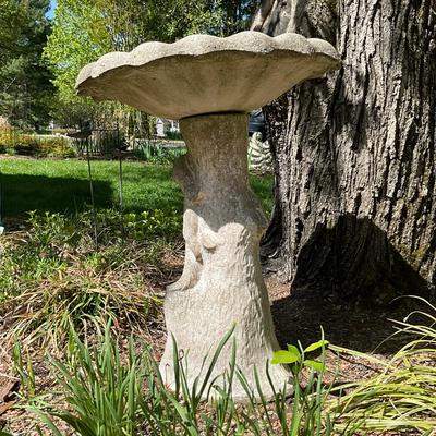 O563 Vintage Large Concrete Two Piece Birdbath