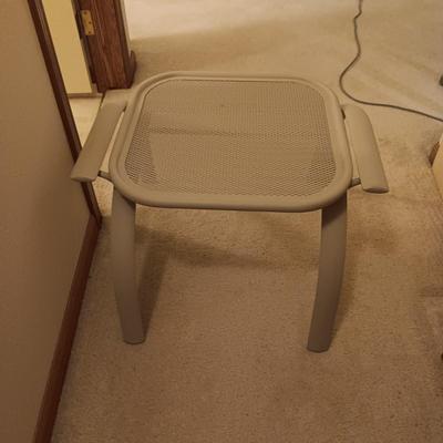 2 VERY NICE ROCKING PATIO CHAIRS WITH OTTOMANS AND A SIDE TABLE