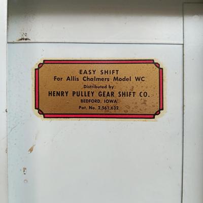 2 METAL STORAGE CABINETS (1 LOCKS WITH KEY)