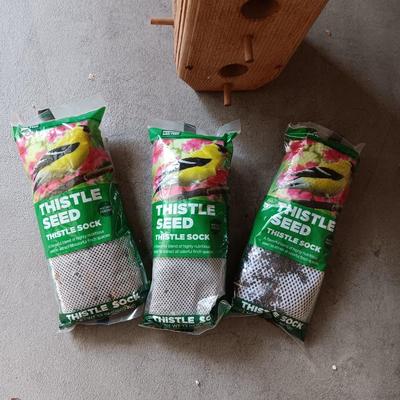 WOODLINK BIRD FEEDER AND THISTLE SEED SOCKS
