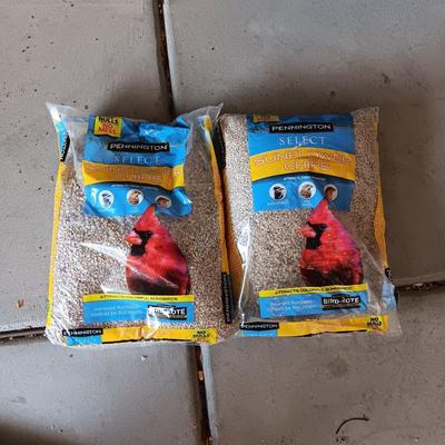 2 5 1/2 POUND BAGS OF PENNINGTON SELECT SUNFLOWER CHIPS