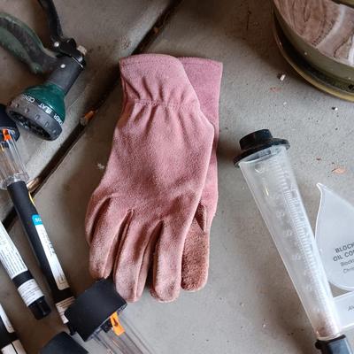 NEW SOLAR PATH LIGHTS, NEW HOSE THAT GROWS TO 50 FEET, LEATHER LADIES GLOVES AND MORE