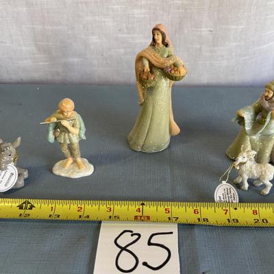 Hawthorne Village Nativity Pieces
