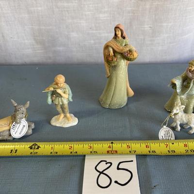 Hawthorne Village Nativity Pieces