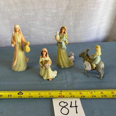 Hawthorne Village Nativity Pieces