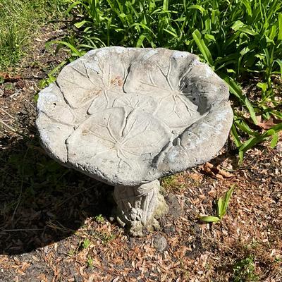 O571 Small Concrete Lily Pad Bird Bath