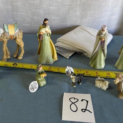 Hawthorne Village Nativity Pieces