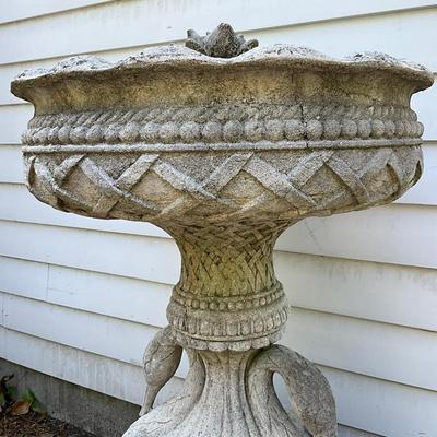 O582 Large Swan Composite Water Fountain