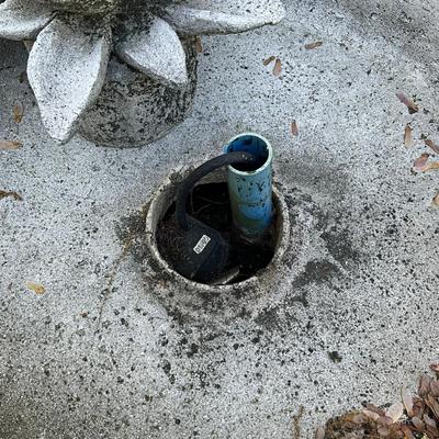 O582 Large Swan Composite Water Fountain