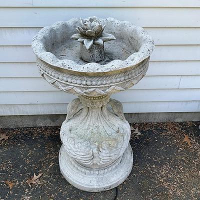 O582 Large Swan Composite Water Fountain