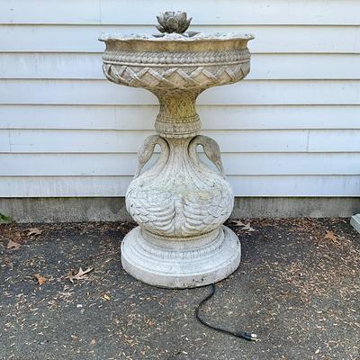 O582 Large Swan Composite Water Fountain