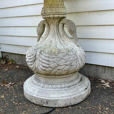 O582 Large Swan Composite Water Fountain