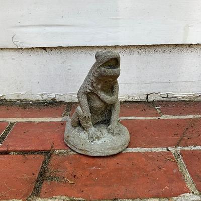 O583 Small Concrete Bird & Frog Statues