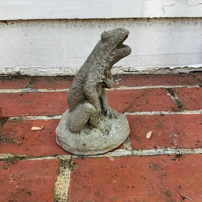O583 Small Concrete Bird & Frog Statues