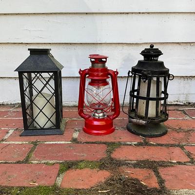 O585 Three Lanterns Plow Hearth