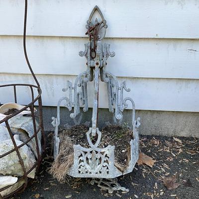 O591 Wire Planter With Vintage Iron Hanging Planter
