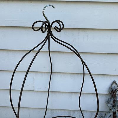 O591 Wire Planter With Vintage Iron Hanging Planter