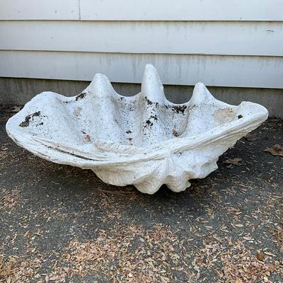 O593 Large Composite Clam Shell