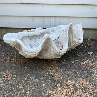 O593 Large Composite Clam Shell