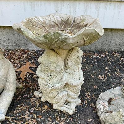 O595 Lot of Garden Frog Statue With Feeders & Bird Bath