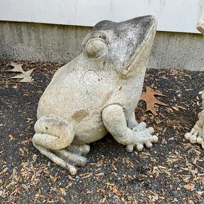 O595 Lot of Garden Frog Statue With Feeders & Bird Bath
