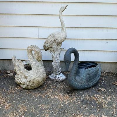 O599 Composite Swan and Heron With Plastic Swan Planters