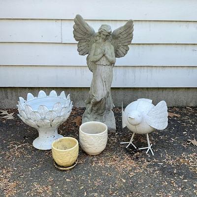 O600 Angel, Bird, Leaf Bowl & Two Small Pots Lot