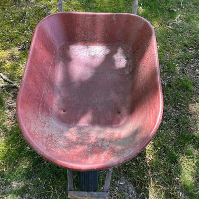O603 Red Plastic True Temper Wheel Barrow