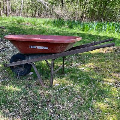 O603 Red Plastic True Temper Wheel Barrow