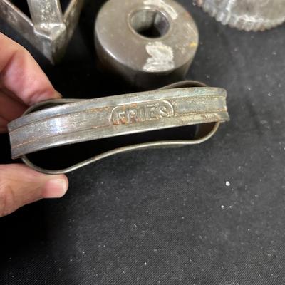 Antique cookie cutters, Fries, Kreamer