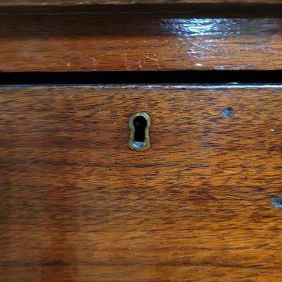 Early American Solid Wood Dresser (DR-EL)
