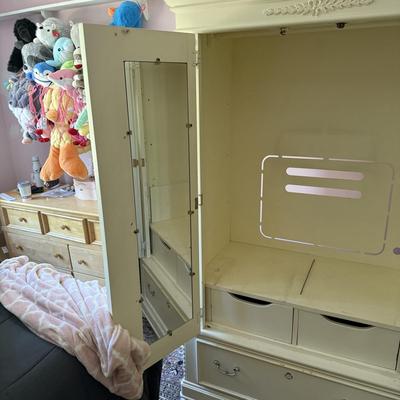 LOT 1A: Vintage Lexington Wardrobe