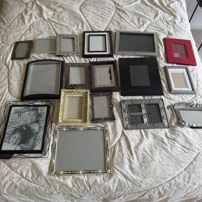 UBR8399 Lot of Picture Frames