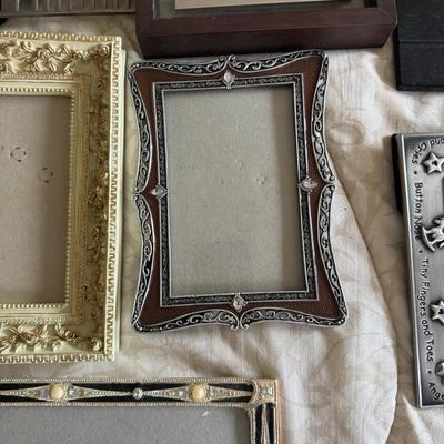UBR8399 Lot of Picture Frames