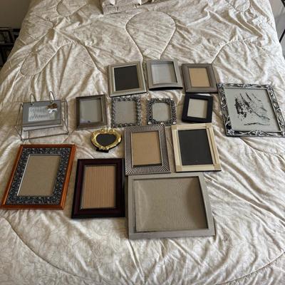 UBR8399 Lot of Picture Frames