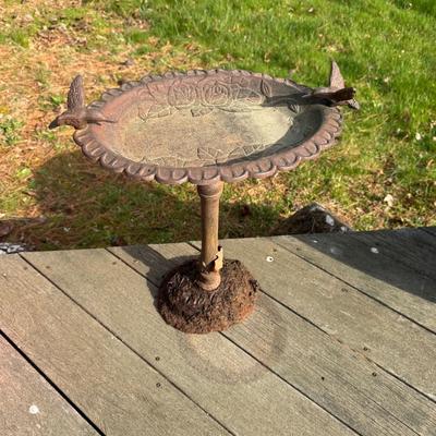 O8404 Hummingbird Cast Iron Bird Bath