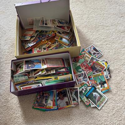 UBR8408 Lot of Baseball Cards