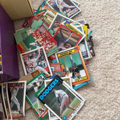UBR8408 Lot of Baseball Cards