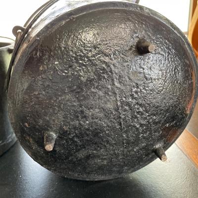 Vintage Cast Iron Stock Pots